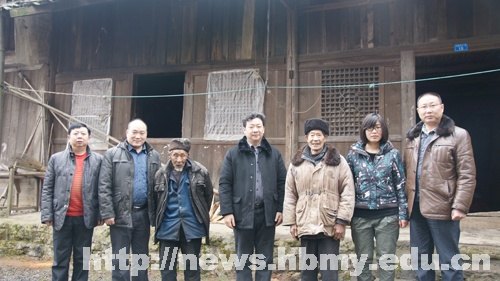 吴建清走访慰问家庭经济困难学生代表