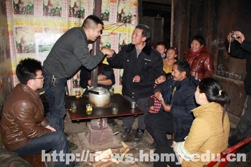 “三万”活动工作组访贫问寒活动掠影