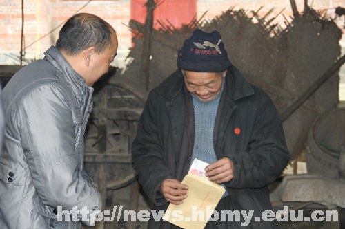 “三万”活动工作组访贫问寒活动掠影