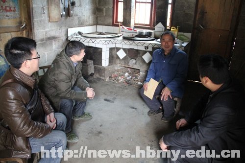 “三万”活动工作组访贫问寒活动掠影
