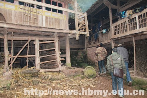 “三万”活动工作组访贫问寒活动掠影