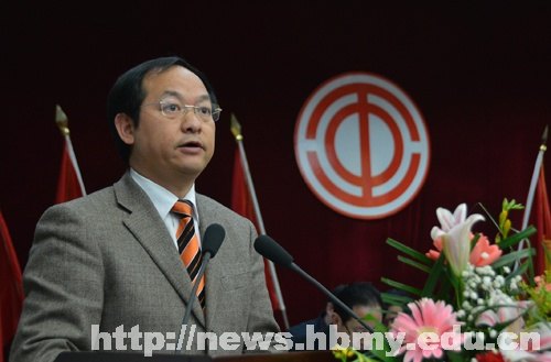 学校召开第七届教职工暨工会会员代表大会 启动新学期工作