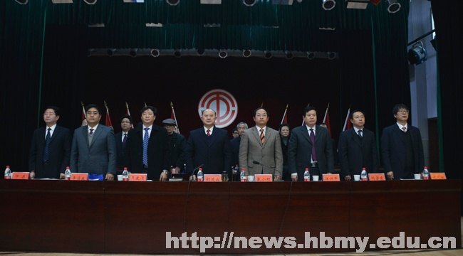 学校召开第七届教职工暨工会会员代表大会 启动新学期工作