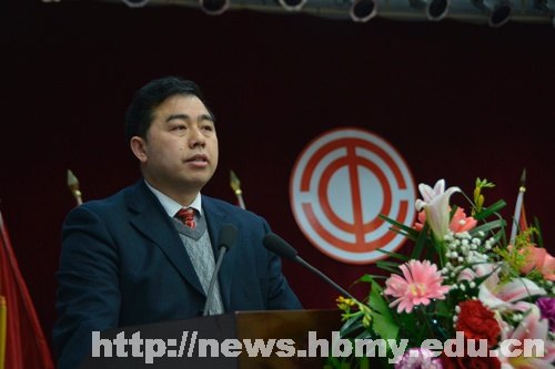 学校召开第七届教职工暨工会会员代表大会 启动新学期工作