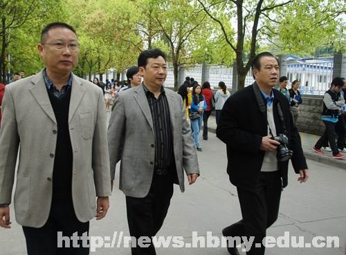 湖北省高校党建和大学生思想政治教育第八巡视组来湖北民族学院检查指导工作