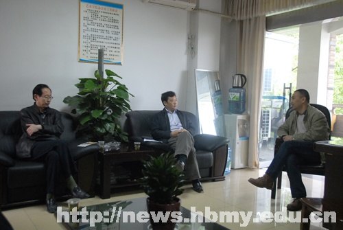 湖北民族学院学生再走“鲜花”之路