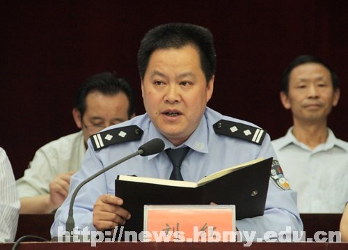 “警察姐姐进校园 安全文明在身边”主题活动在湖北民族学院启动