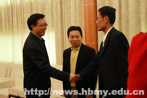 共青团恩施州委纪念“五四”运动主题团日活动在湖北民族学院举行