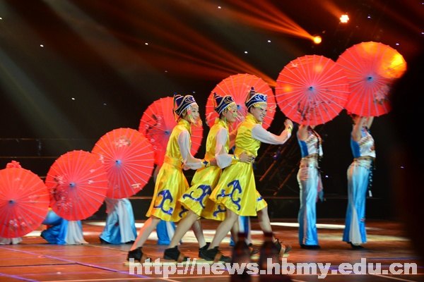 湖北民族学院学生三登“五月的鲜花” 传统体育演绎青春中国梦