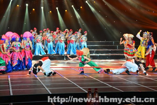 湖北民族学院学生三登“五月的鲜花” 传统体育演绎青春中国梦