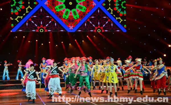 湖北民族学院学生三登“五月的鲜花” 传统体育演绎青春中国梦