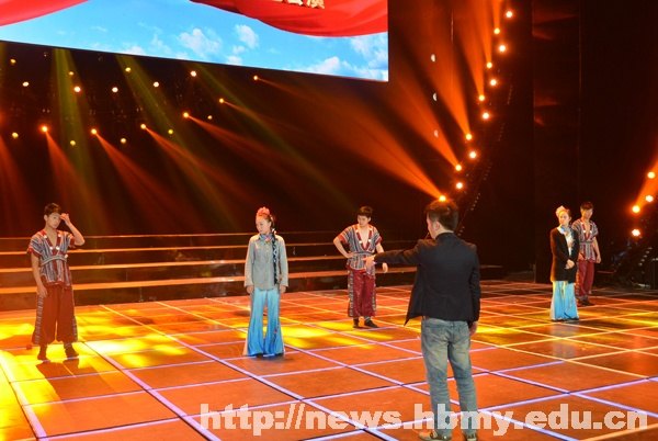湖北民族学院学生三登“五月的鲜花” 传统体育演绎青春中国梦