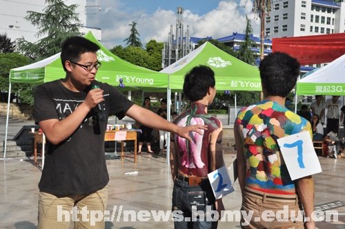 人体做画布 废物变宝贝 美术协会比赛精彩多