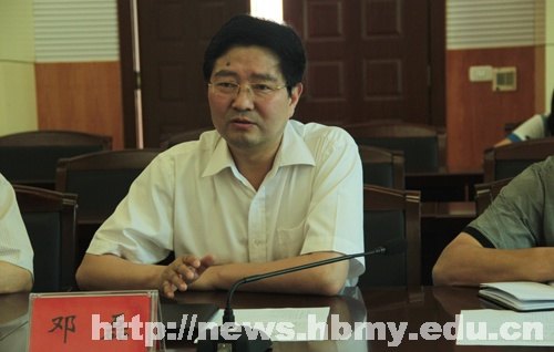 湖北省外事侨务办公室副主任胡应海一行到湖北民族学院检查工作