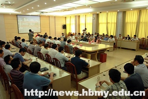 学校传达州纪委有关会议精神 坚决贯彻落实 “八项规定”“六条意见”