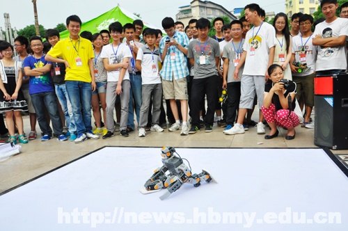信息工程学院承办湖北民族学院第三届机器人擂台赛