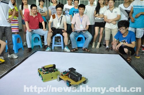 信息工程学院承办湖北民族学院第三届机器人擂台赛