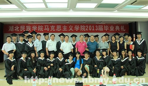 各院分别举行2013届毕业生毕业典礼