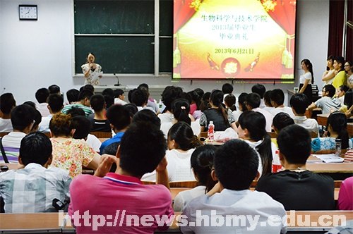 各院分别举行2013届毕业生毕业典礼