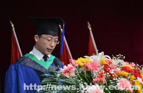 学校隆重举行2013届硕士研究生毕业典礼暨学位授予仪式