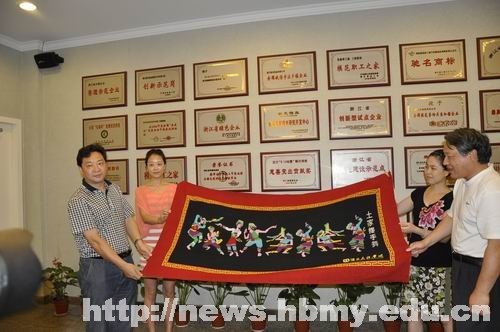 学校组织学生到浙江义乌开展社会实践活动