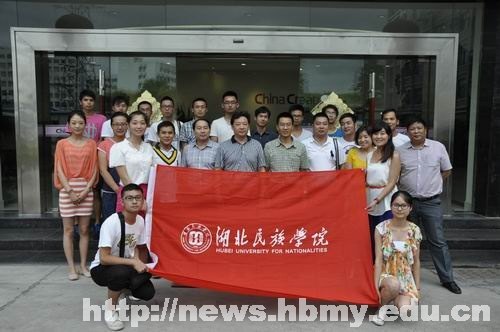 学校组织学生到浙江义乌开展社会实践活动