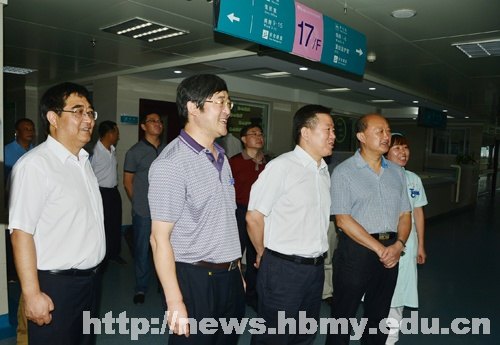湖北省发改委副主任王玉祥来湖北民族学院检查重点项目建设