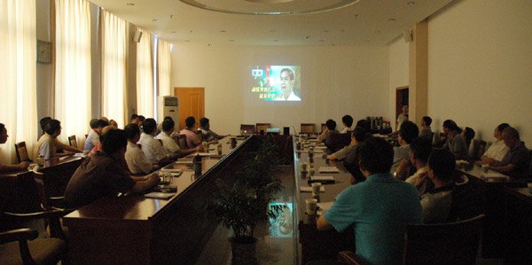 强化从政道德,践行群众路线——黄山学院组织收看廉政警示教育片