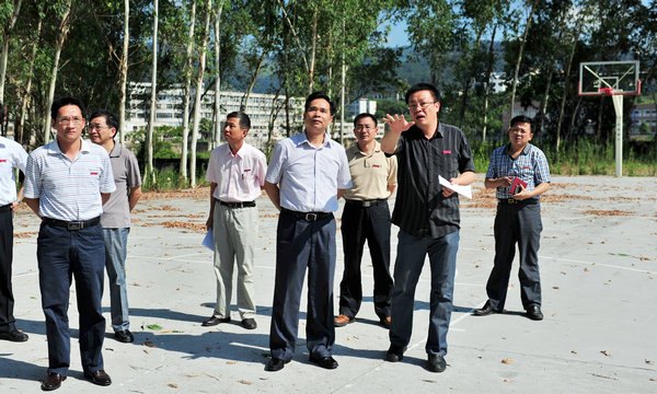 新任党委书记曾祥辉考察校园