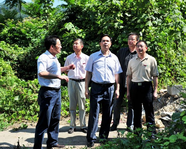 新任党委书记曾祥辉考察校园