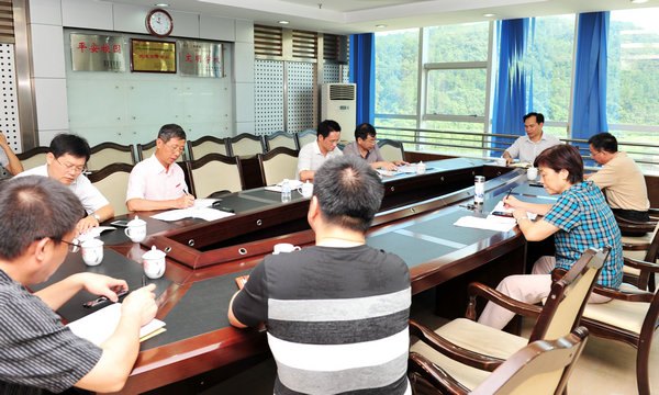 新任党委书记曾祥辉考察校园