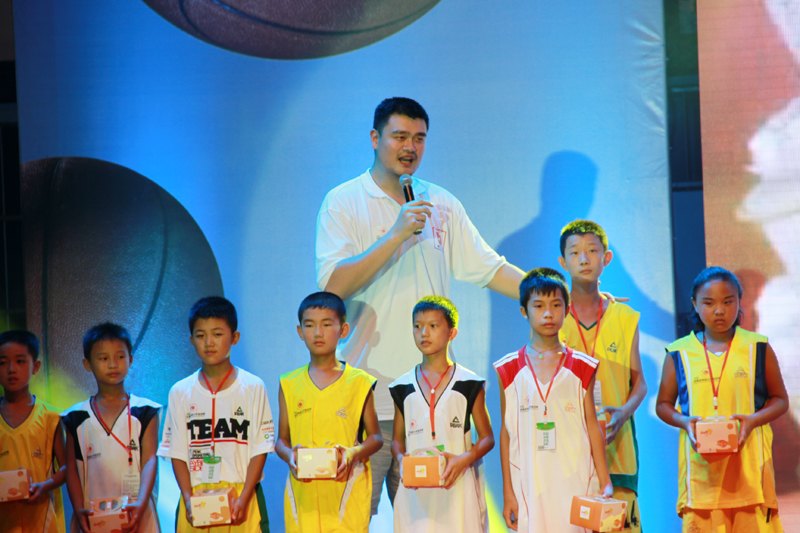 “2013姚基金希望小学篮球季”联欢晚会在皖西学院举行