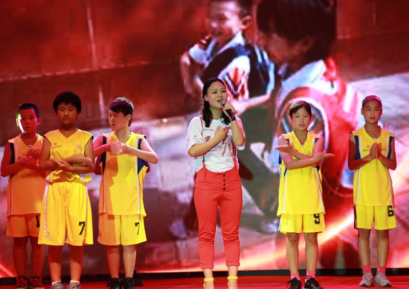 “2013姚基金希望小学篮球季”联欢晚会在皖西学院举行