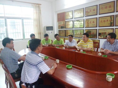 学生处领导到连平县慰问贫困学生,指导助学贷款政策下乡行活动