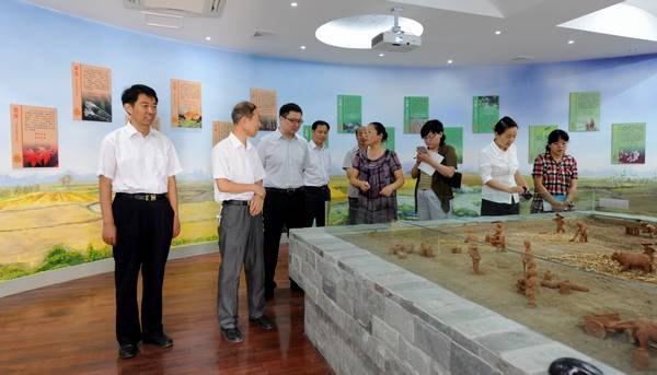 河南省第五批爱国主义教育示范基地考察组莅临许昌学院