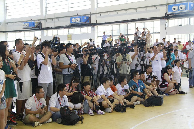 新闻媒体与企业“争”宣皖西学院与姚明、姚基金