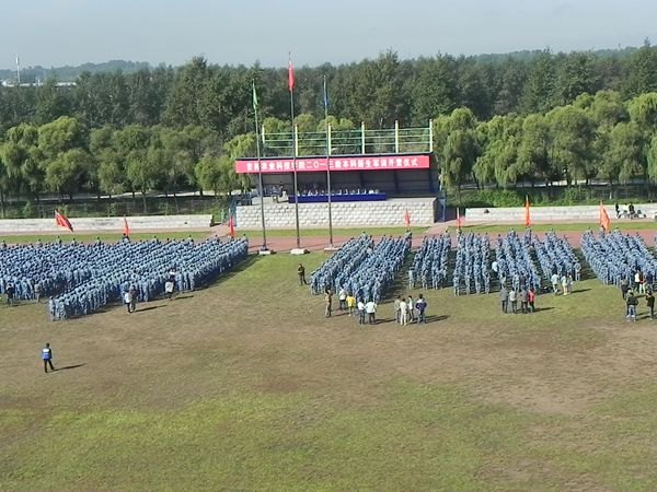学子绒装肩使命 吉林农业科技学院沙场秋点兵学子绒装肩使命 吉林农业科技学院沙场秋点兵