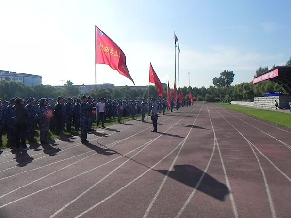 学子绒装肩使命 吉林农业科技学院沙场秋点兵学子绒装肩使命 吉林农业科技学院沙场秋点兵