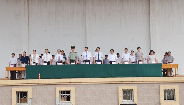 广西师范学院举行2012级军训阅兵暨总结表彰大会