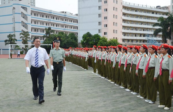 广西师范学院举行2012级军训阅兵暨总结表彰大会
