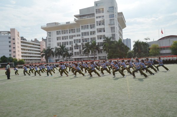 广西师范学院举行2012级军训阅兵暨总结表彰大会