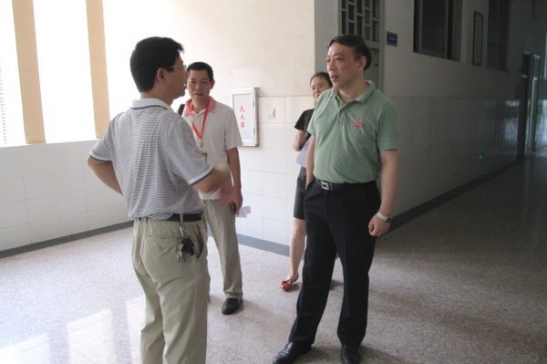 开学首日教学运行秩序良好