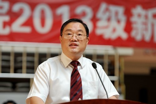 学校隆重举行2013级新生开学典礼暨军训动员大会