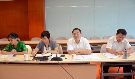学校党的群众路线教育实践活动领导小组办公室召开全体会议