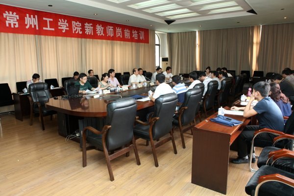 ���ݹ�ѧԺ����2013���½�ʦ��ǰ��ѵ