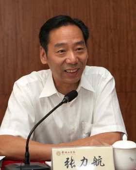 学校召开中层干部大会 部署下半年工作