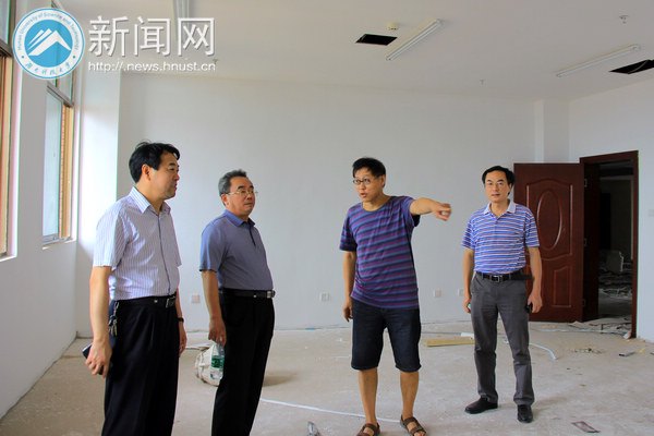 校领导视察工程项目 肯定基础设施建设