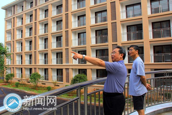 校领导视察工程项目 肯定基础设施建设