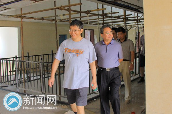 校领导视察工程项目 肯定基础设施建设