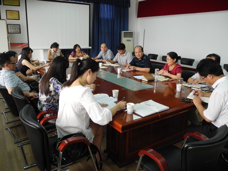 周应佳深入管理学院听取基层意见